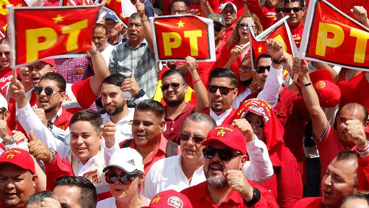 militantes-al-pt-durante-el-arranque-de-afiliaciones