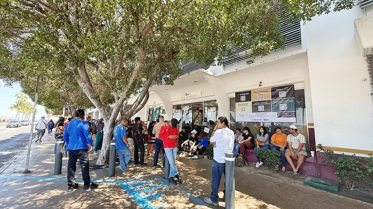 Oficinas sat- gente esperando