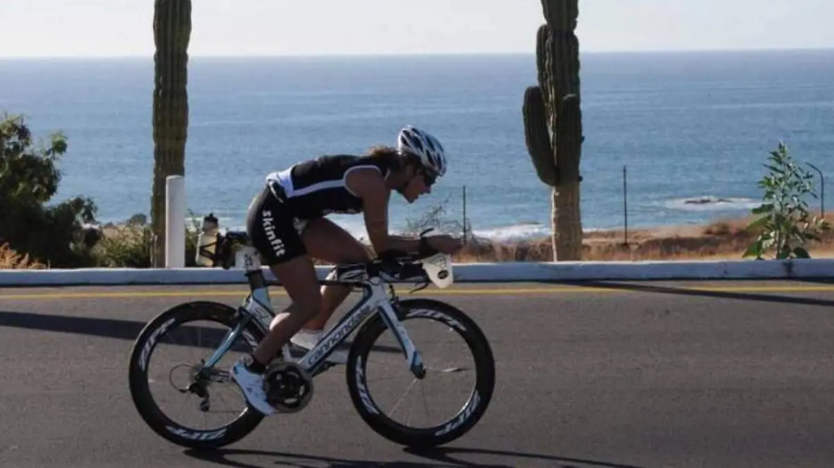 ciclista-durante-competencia-ironman