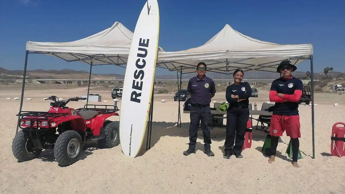 elementos-cuerpo-bomberos-cabo-san-lucas-playa-el-tule 