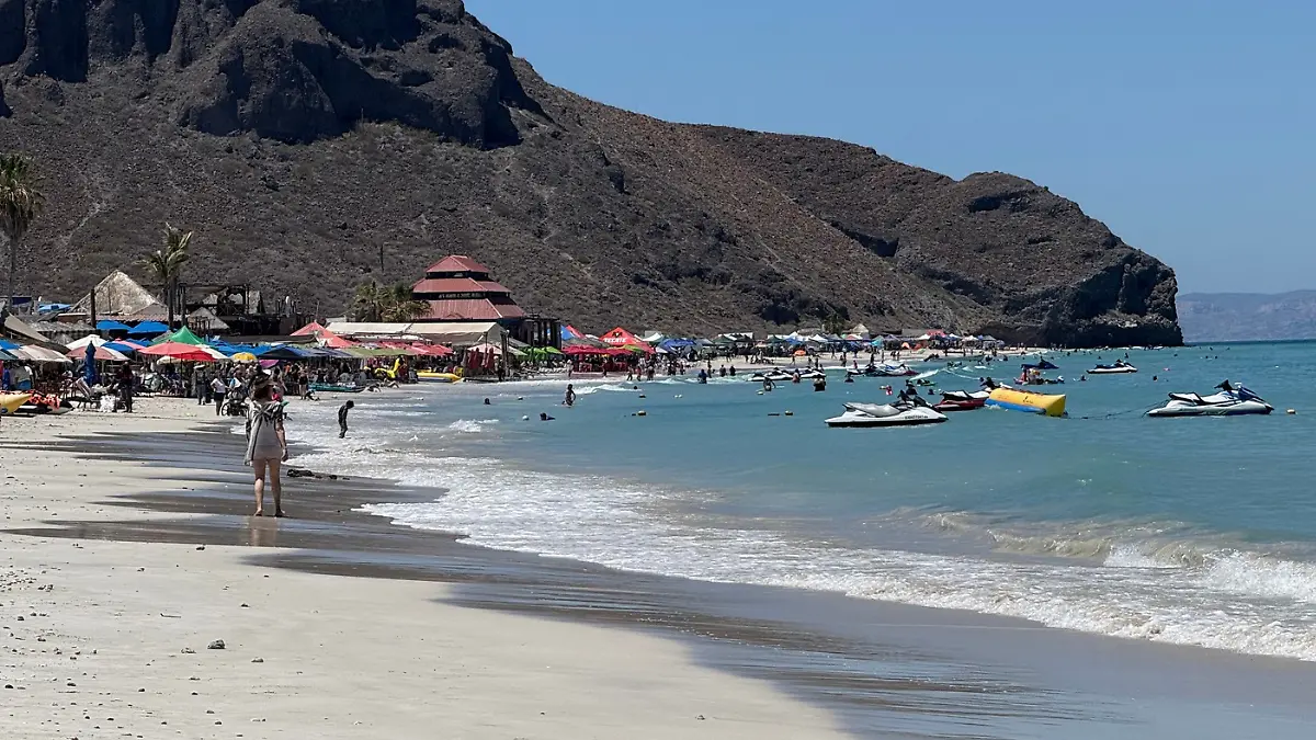 Playa el tecolote semana Santa