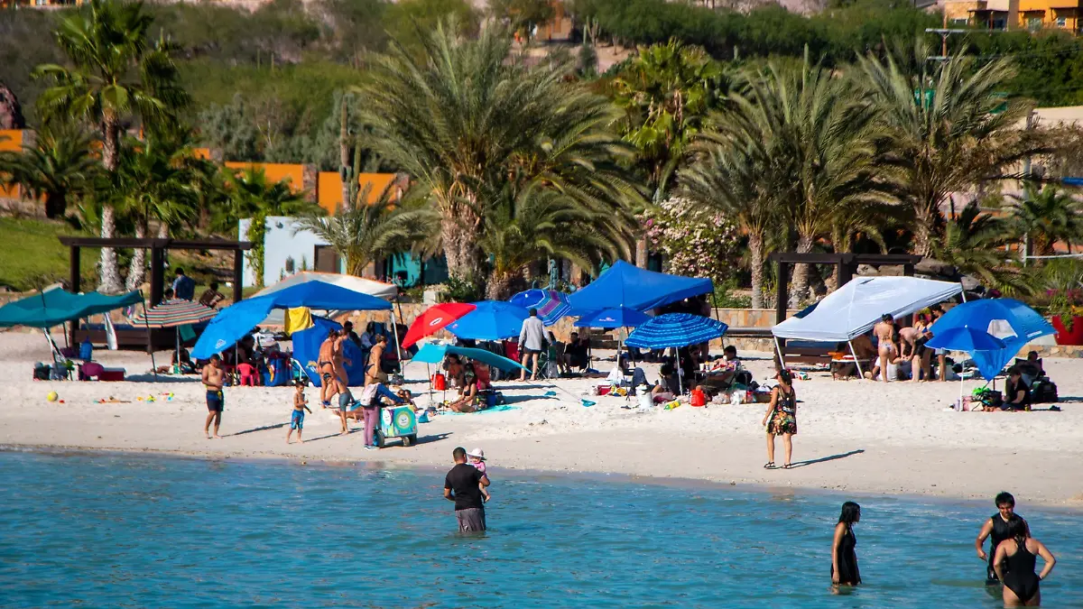Personas en playas semana santa 2026 - 2