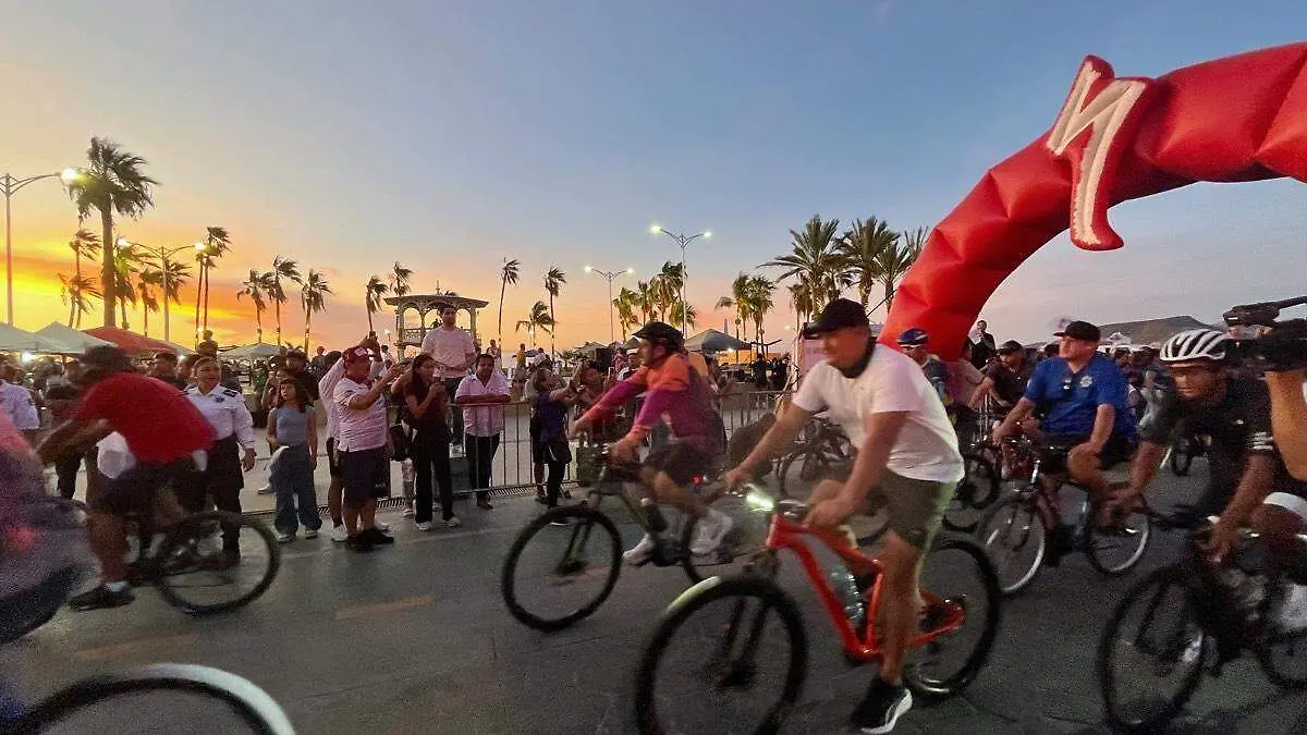 personas-carrera-ciclismo-malecon-la-paz