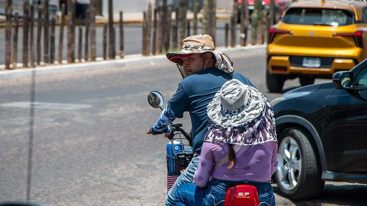 motociclista-con-menor-de-edad