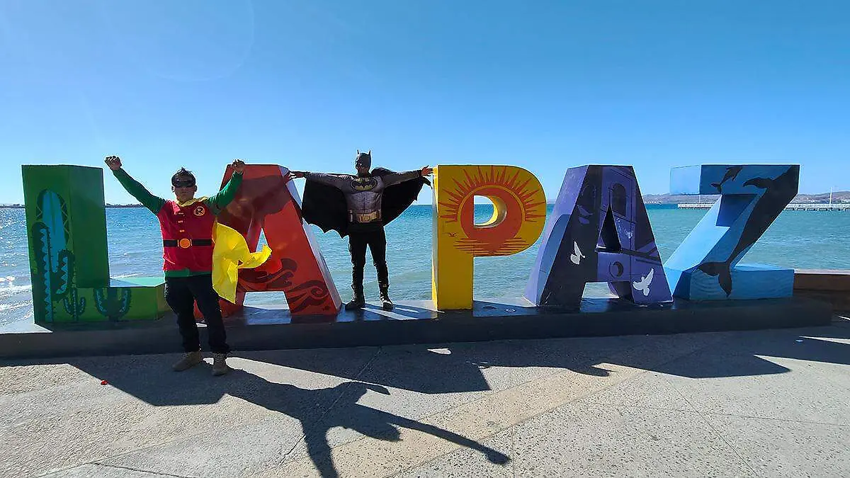batman-y-robin-en-las-letras-de-la-paz