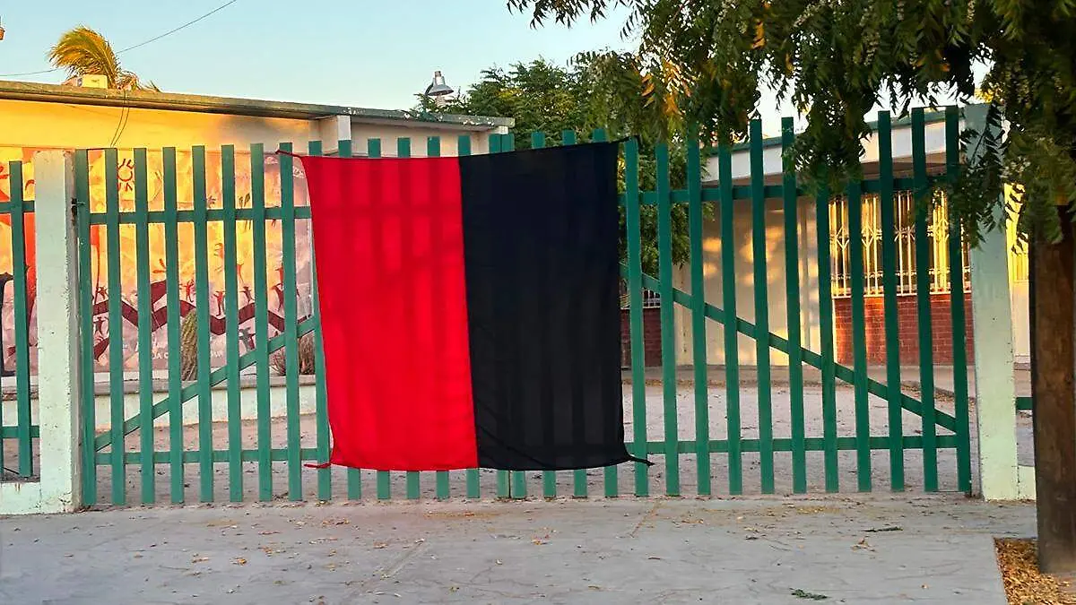 bandera-rojinegra-protesta