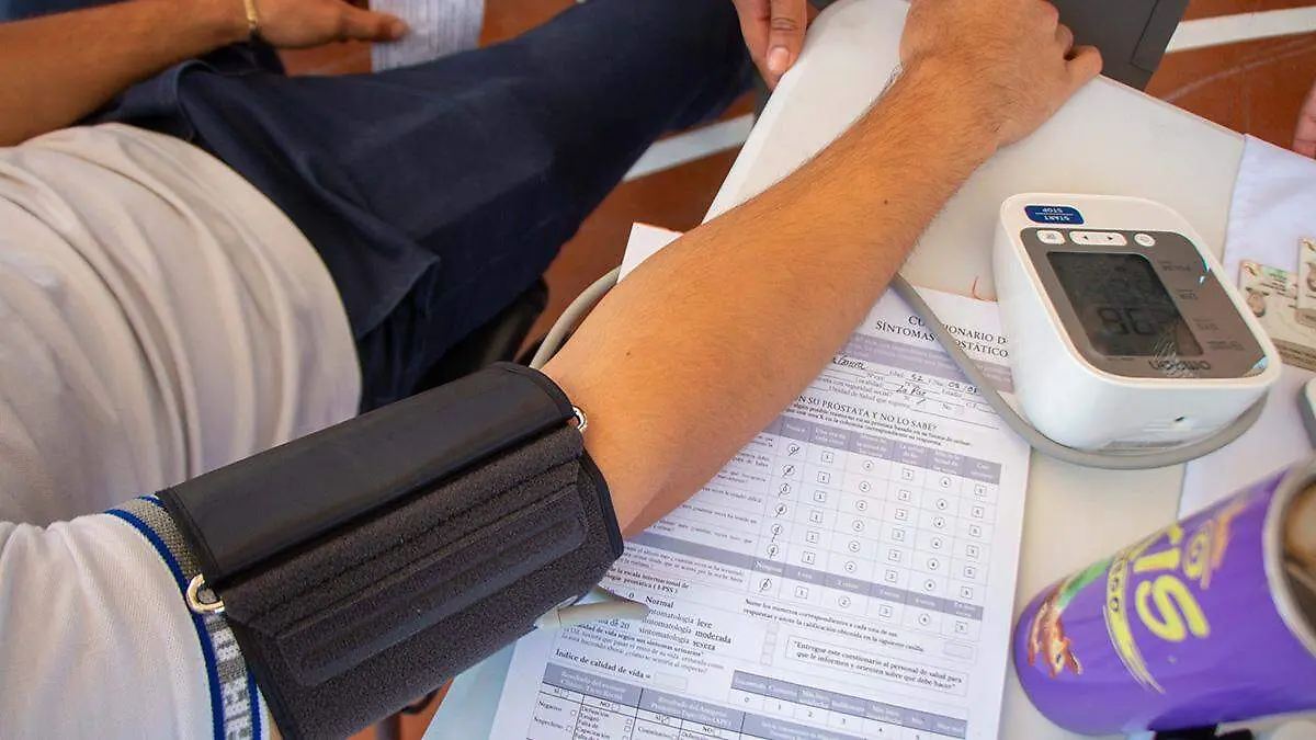 toma-de-presion-feria-de-salud
