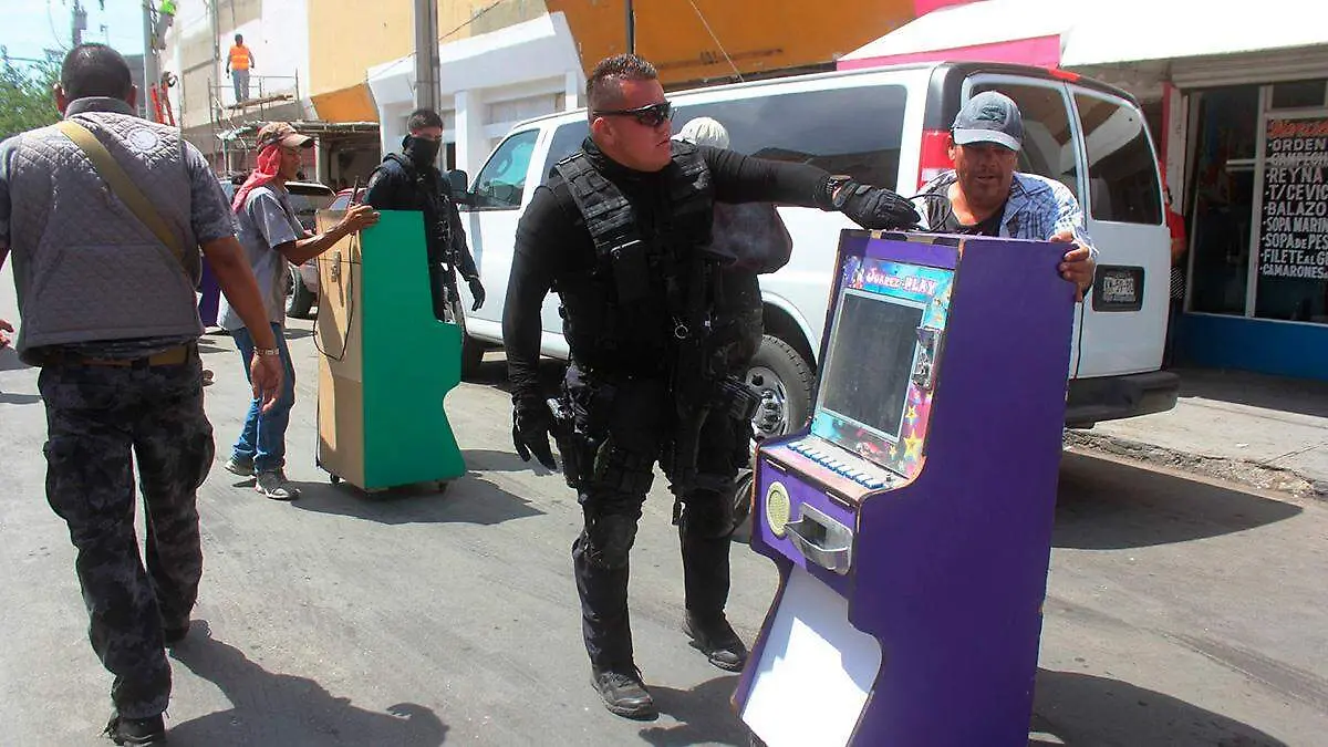policias-en-chihuaha-retiran-maquinas-tragamonedas