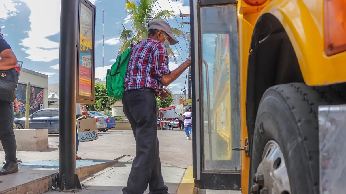 Camión persona en el centro