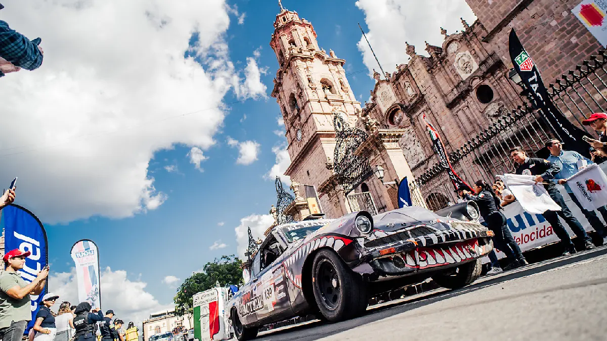 Ricardo Cordero y Mario Hernández son lideres en la Carrera Panamericana 2025