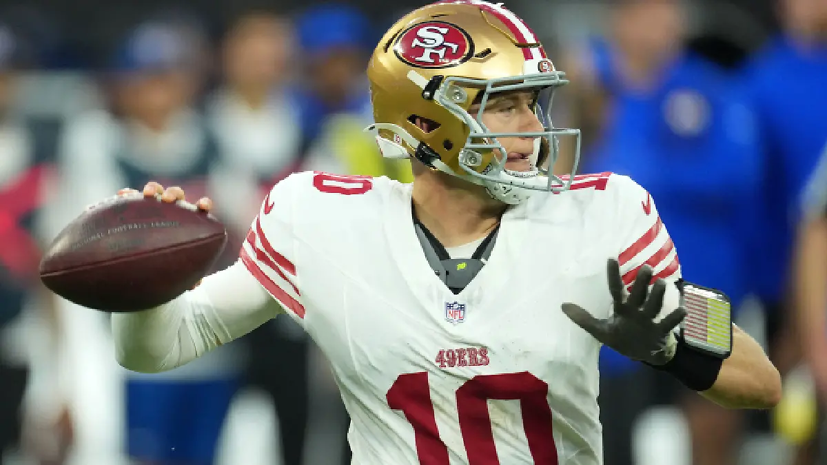 Mac Jones acumula 3 victorias en la temporada como QB titular de los 49ers. Foto Reuters