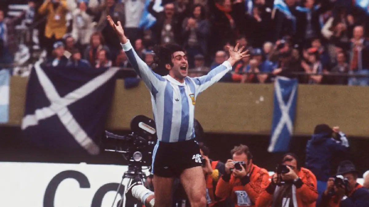 Argentina se corono en sus tierras en un ambiente tenso impulsado por la dictadura militar