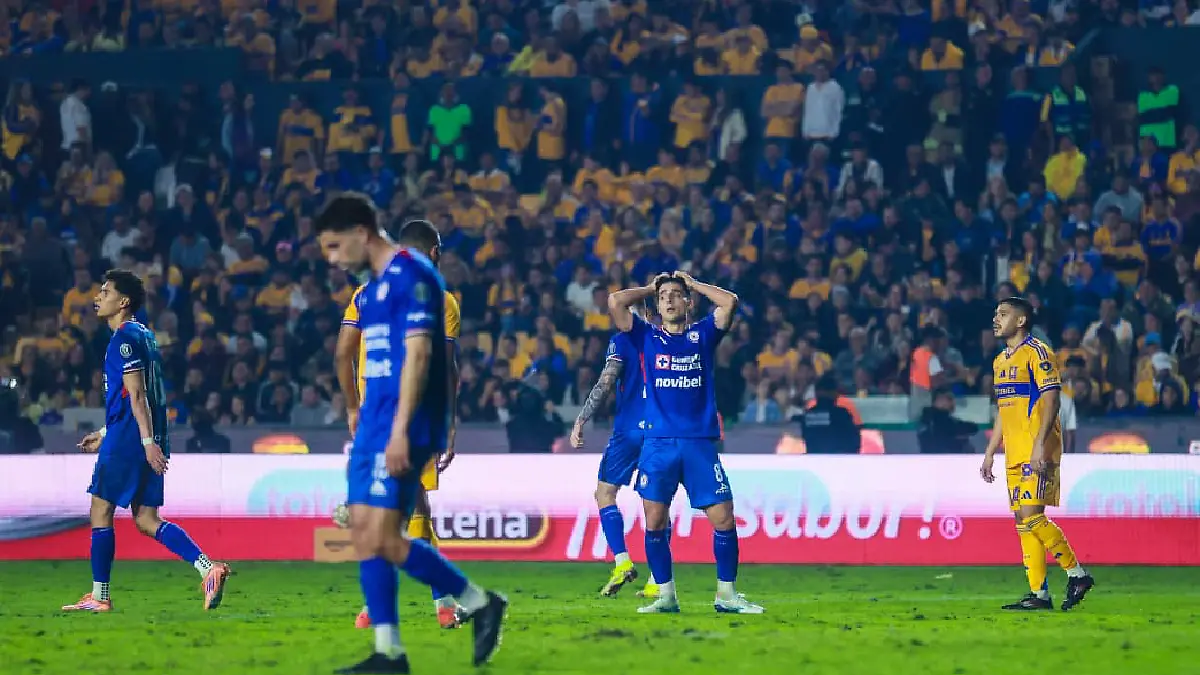 Cruz Azul no metió las manos en el Volcán y quedó fuera