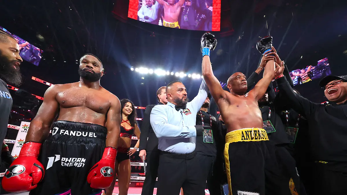 Anderson Silva noqueó a Woodley