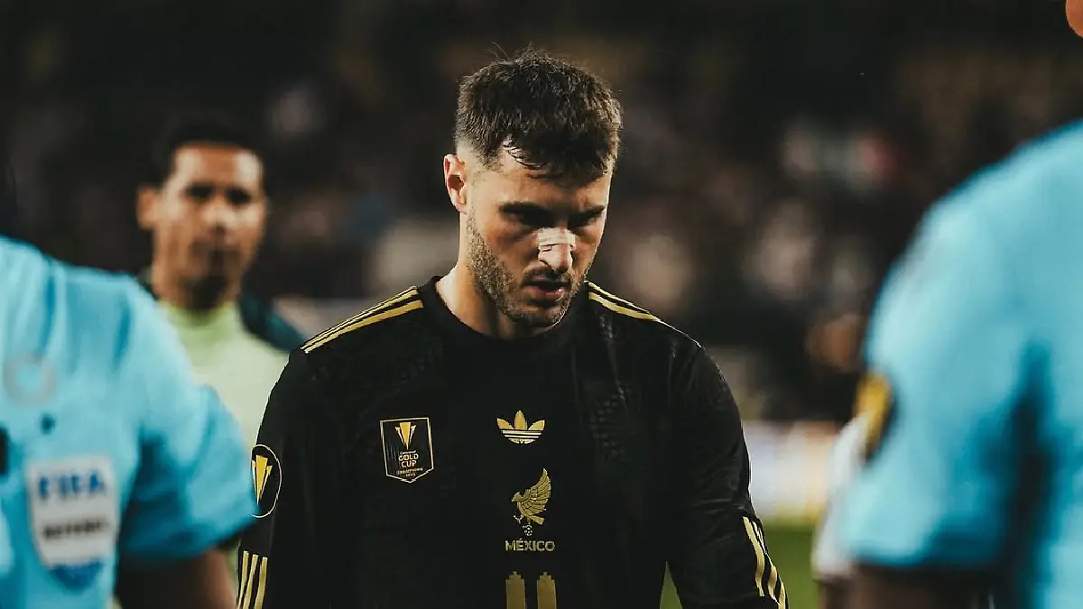 Santiago Giménez podría ser operado/Foto: Ig sant