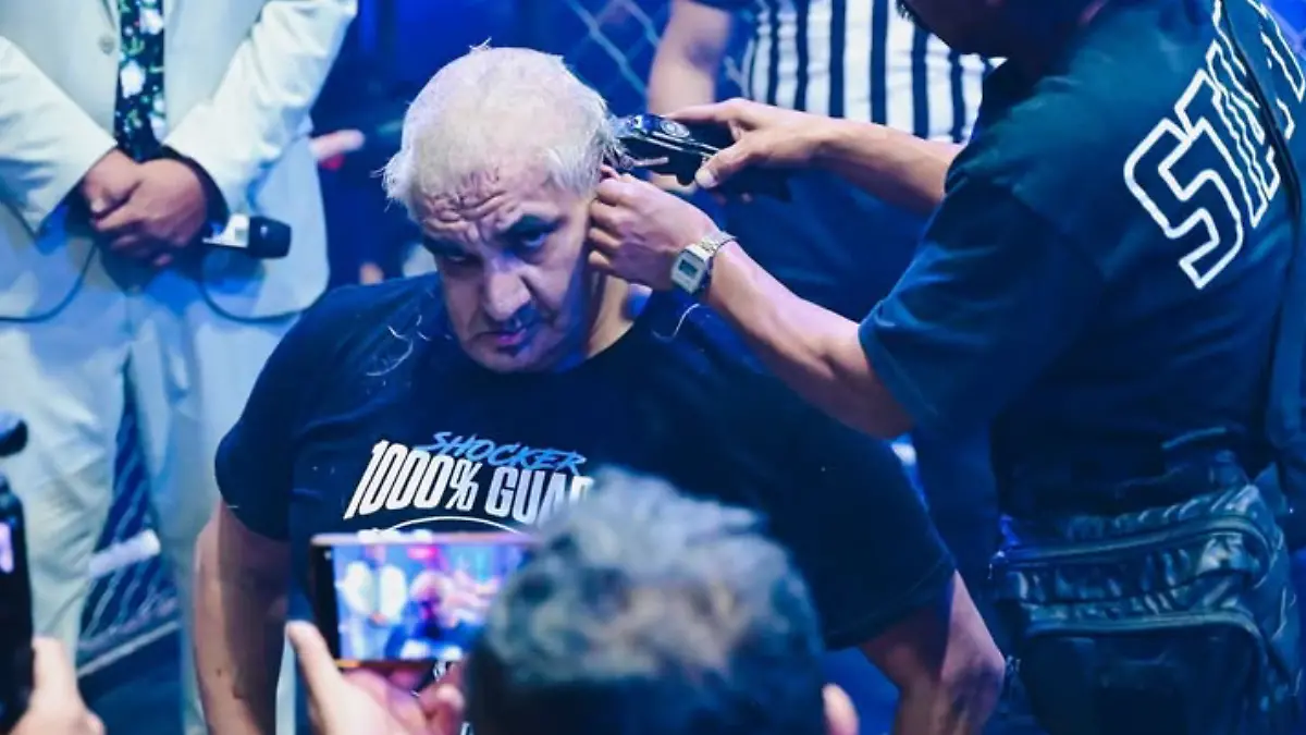 Shocker pierde la cabellera foto @iwrg