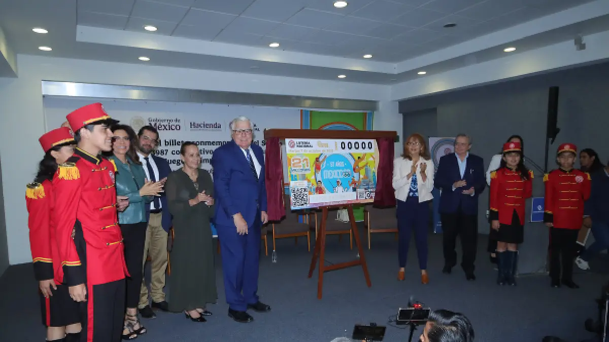 Nelson Vargas presenta billete conmemorativo de México 68