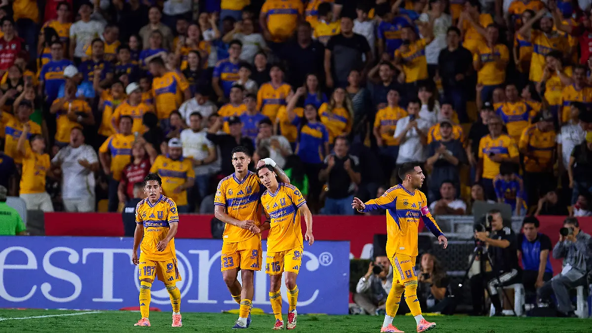 Tigres vence en gran exhibición al Necaxa en el Volcán