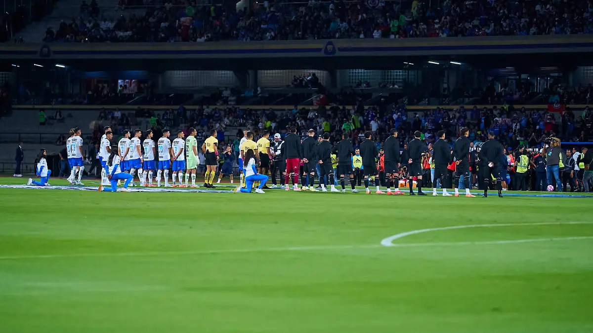 El partido de Cruz Azul vs Rayados deja una persona muerta foto  Mexsport