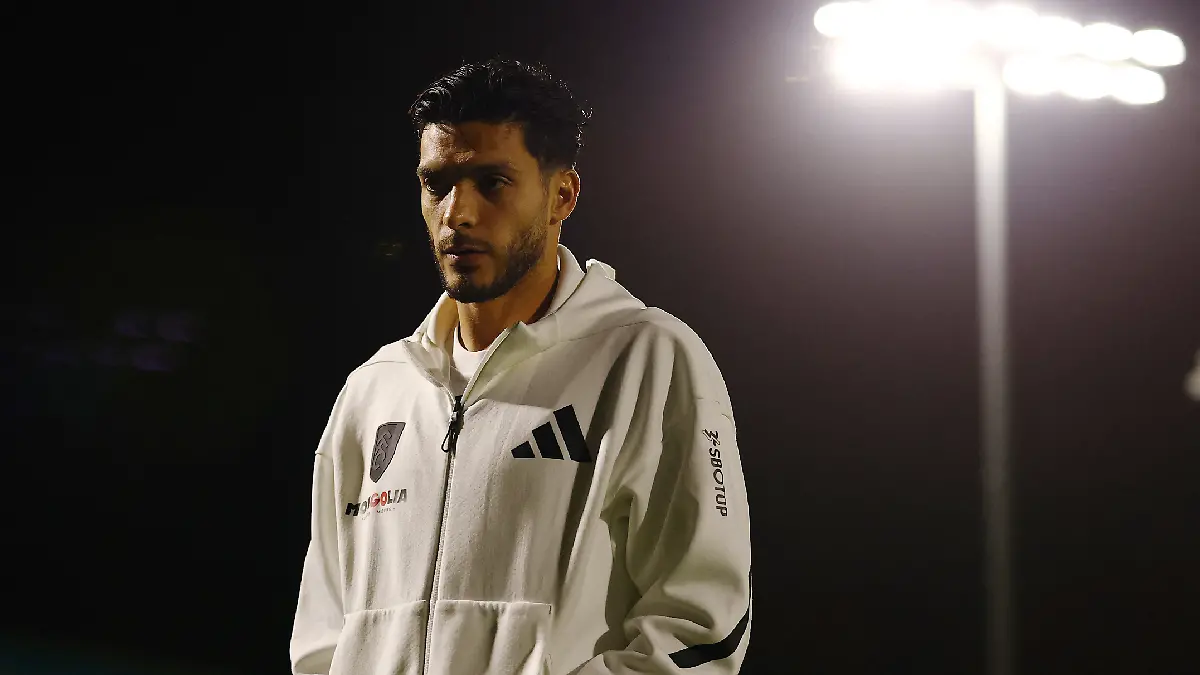 Raúl Jiménez jugó de titular pero salió para la tande de penales