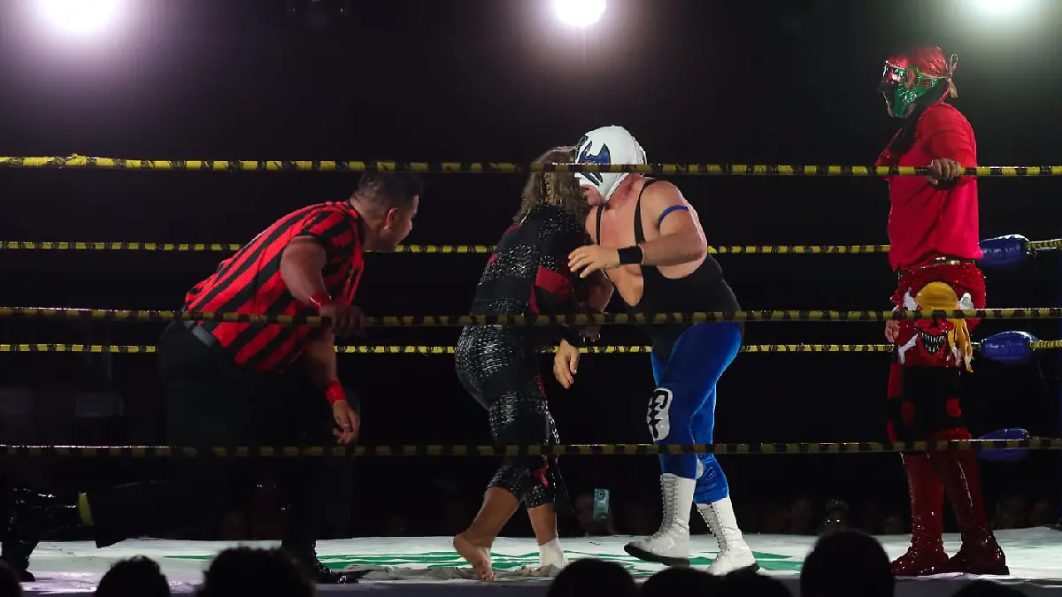 Atlantis y otras estrellas del CMLL lo dieron todo en Naucalpan / Fotos: Sarahí Melecio