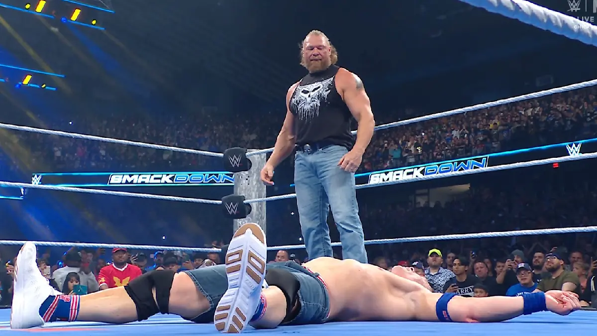 John Cena es atacado por Brock Lesnar /Foto: WWE