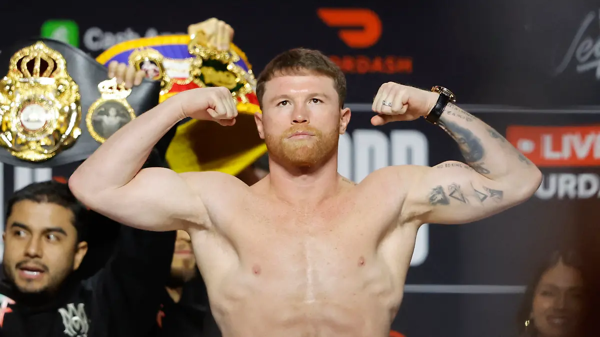 Saúl Álvarez da el peso para su pelea contra Terence Crawford FOTO AFP