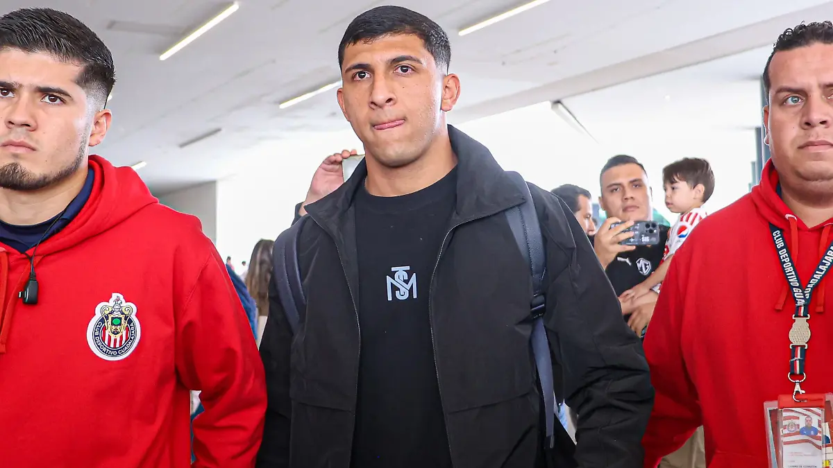 Bryan González llegó a Guadalajara para firmar con Chivas / Foto: David Tamayo