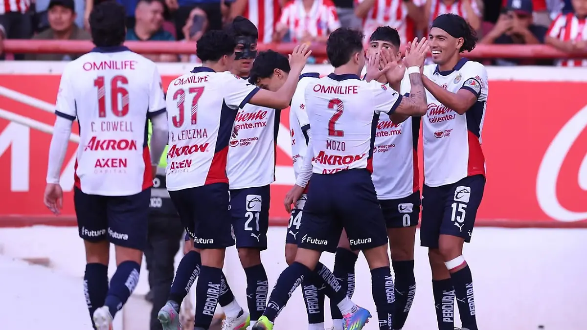 Chivas está cerca de igualar su marca goleadora del torneo pasado   Foto  IG Chivas