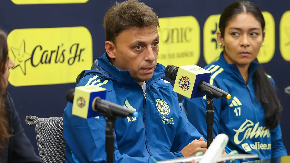 Ángel Villacampa reconoce fracaso si no es campeón con América Femenil / Foto: Lesslie Arredondo