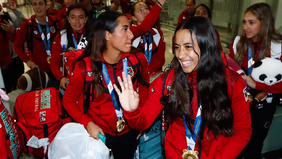 La Selección Mexicana Femenil de Flag Football fue recibida de manera espectacular al ganar oro en los World Games 2025 foto Sarahí Melecio