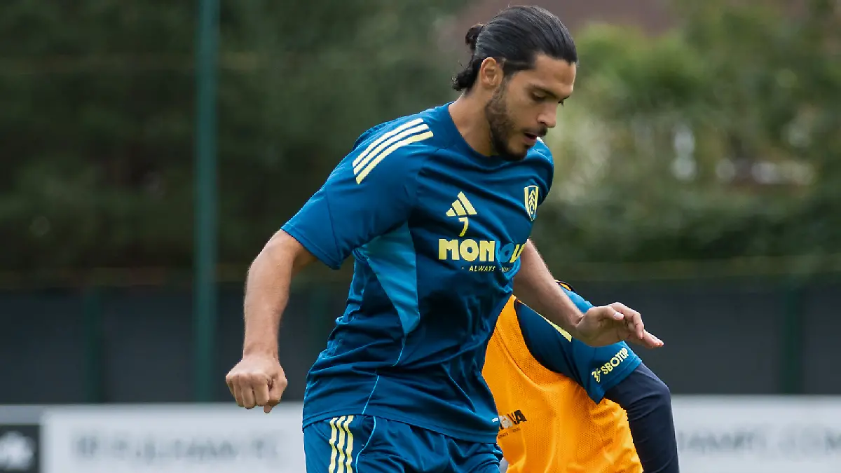 Raúl Jiménez entró de cambio en el empate del Fulham ante el Manchester United, Foto: @FulhamFC