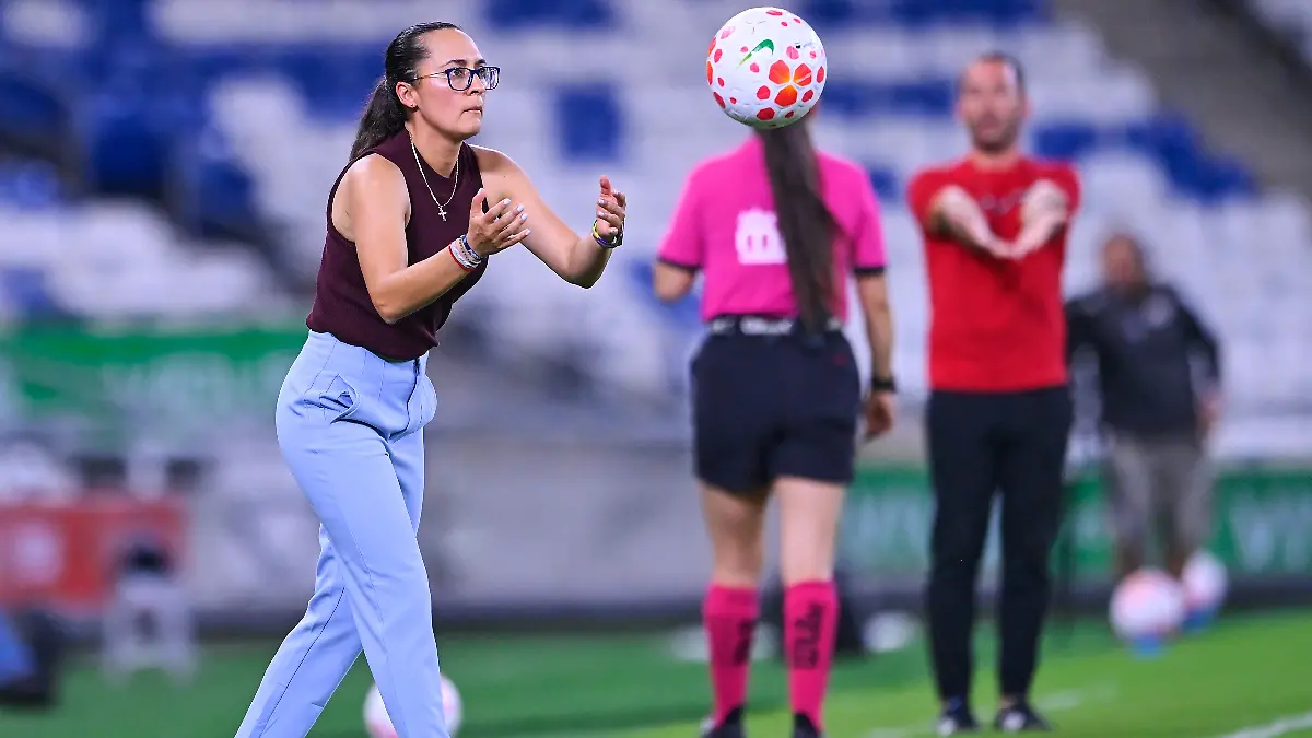 Amelia Valverde deja de ser DT de Rayadas foto  Mexsport