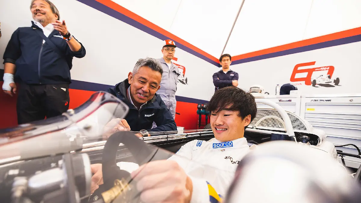 Yuki Tsunoda será el encargado del homenaje a Pedro Rodríguez en el GP de México. Foto: @HondaJP Live