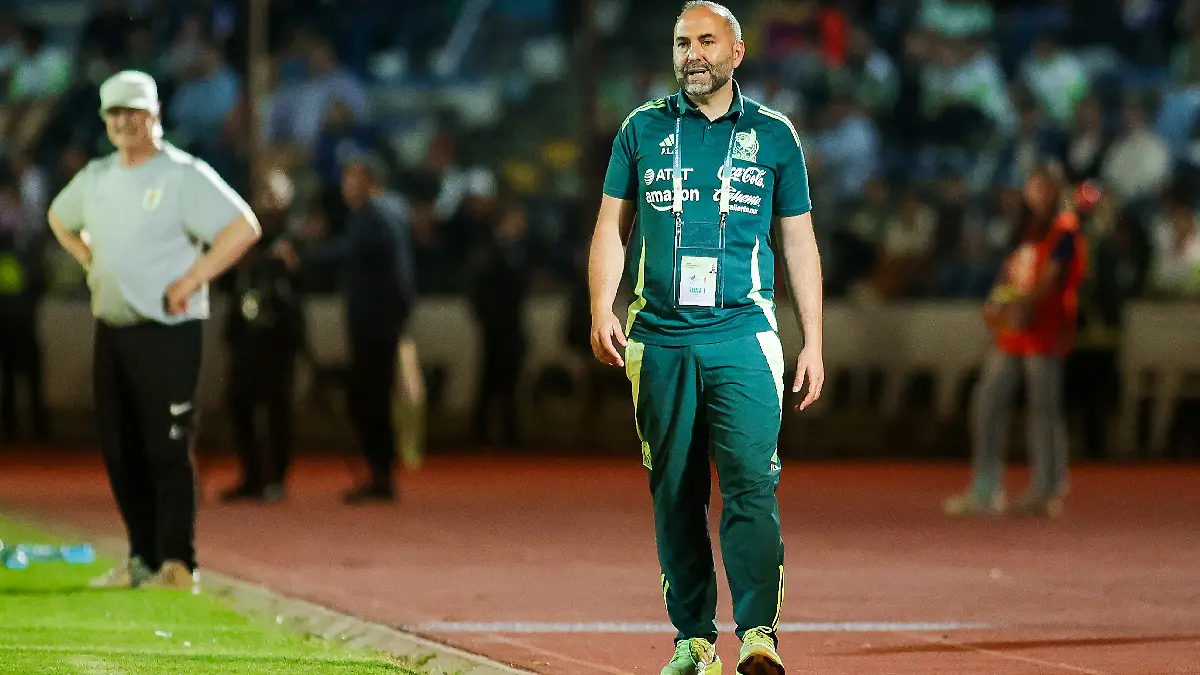 Pedro López, técnico de la selección mexicana femenil que siguen en preparación