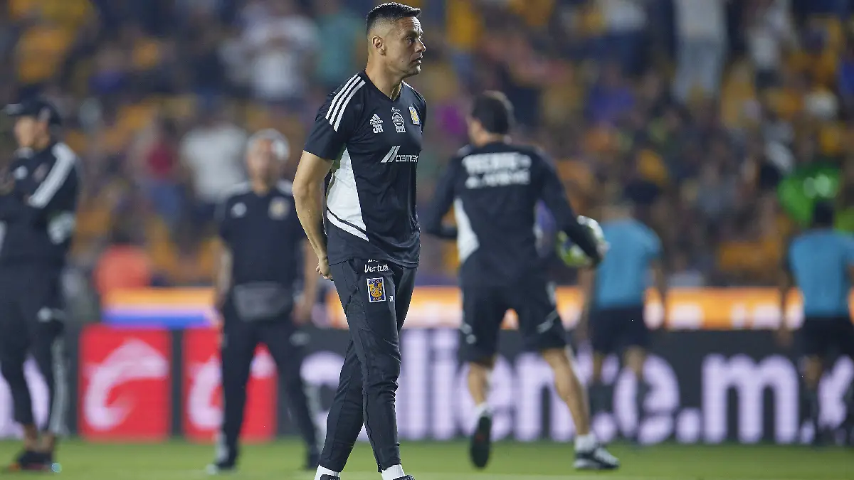 Juninho criticó al técnico de Tigres