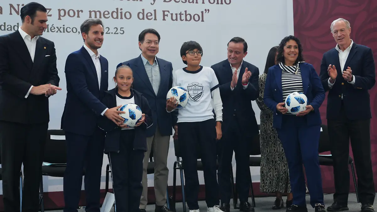 La SEP tendrá apoyo de la FIFA con más de 1,000 balones / Foto: Cortesía SEP