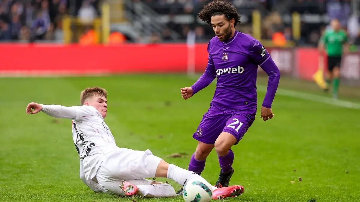 César Huerta sigue rompiéndola en Bélgica. Foto: AFP