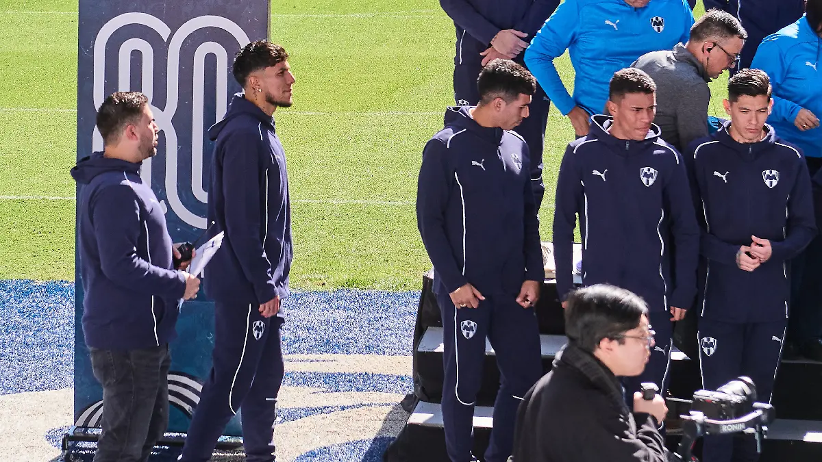 Carlos Salcedo ya comenzó con su rehabilitación con Rayados