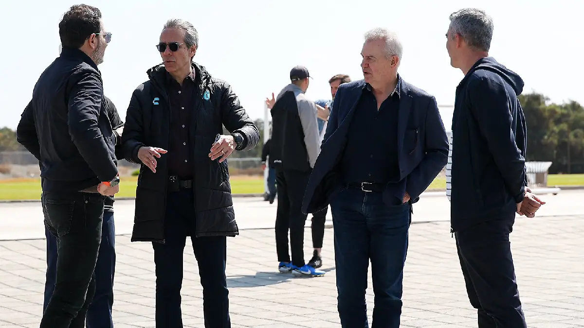 Javier Aguirre visitó en entrenamiento de Pachuca. Foto: @miselecciónmx