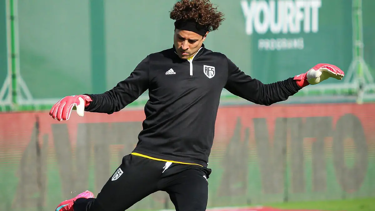 Guillermo Ochoa tuvo un error en el empate a uno ante. Foto: @afs viladasaves