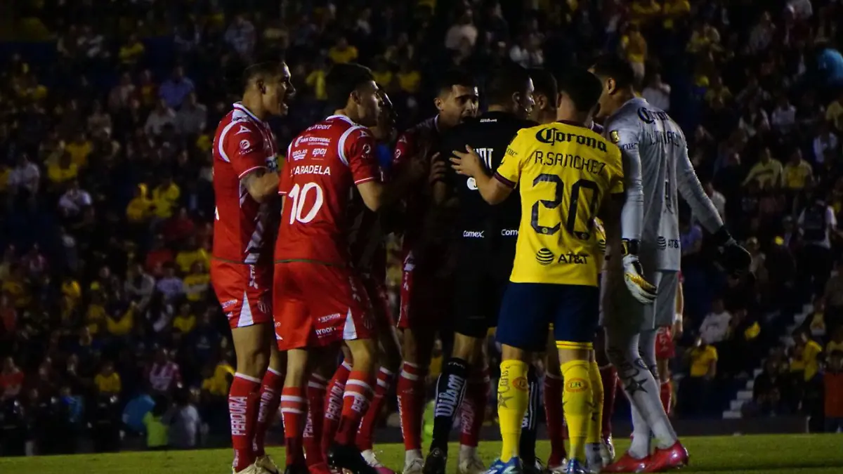 La luz se fue por varios minutos en eel estadio Ciudad de los Deportes. FOTO: Karol Peñaloza