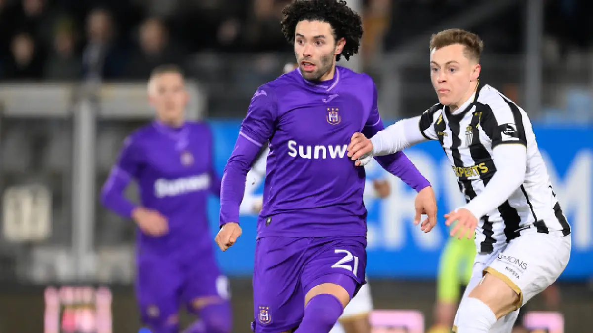 César Huerta fue titular en la victoria del Anderlecht foto  AFP