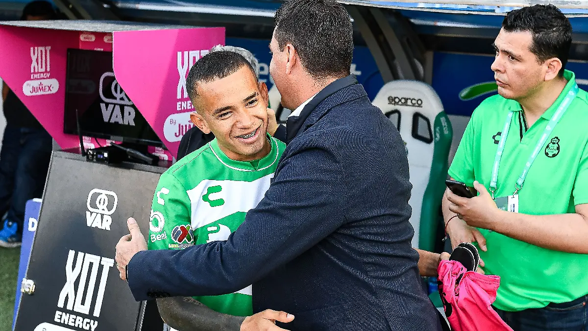 Parece broma, pero Ronaldo Prieto y Ronaldo Rubio son dos joyas de la cantera santista Foto Mexsport