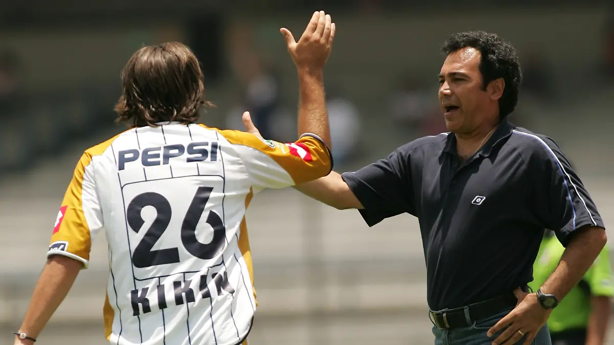 Hugo Sánchez levantó tres títulos oficiales en Pumas