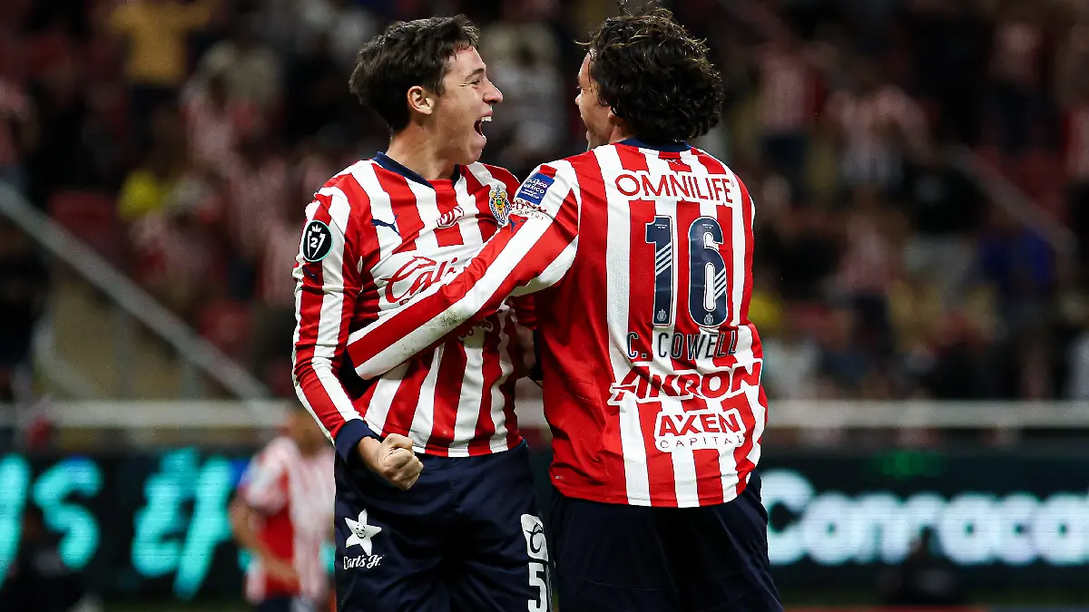 Las Chivas se quedaron con la victoria en el Clásico Nacional / Foto: David Tamayo