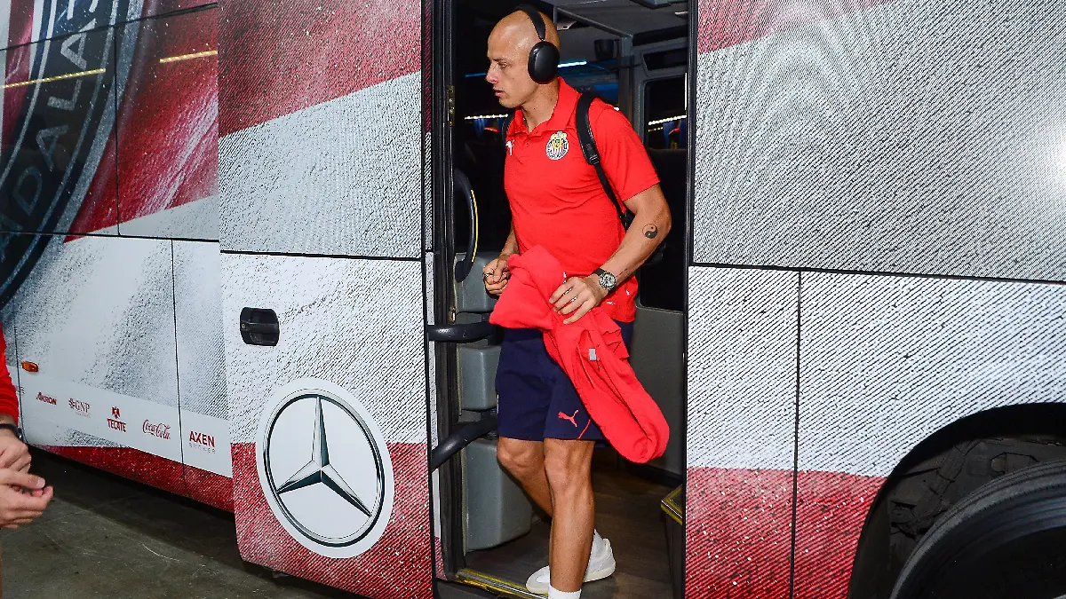 Javier Hernández comprometido con las Chivas