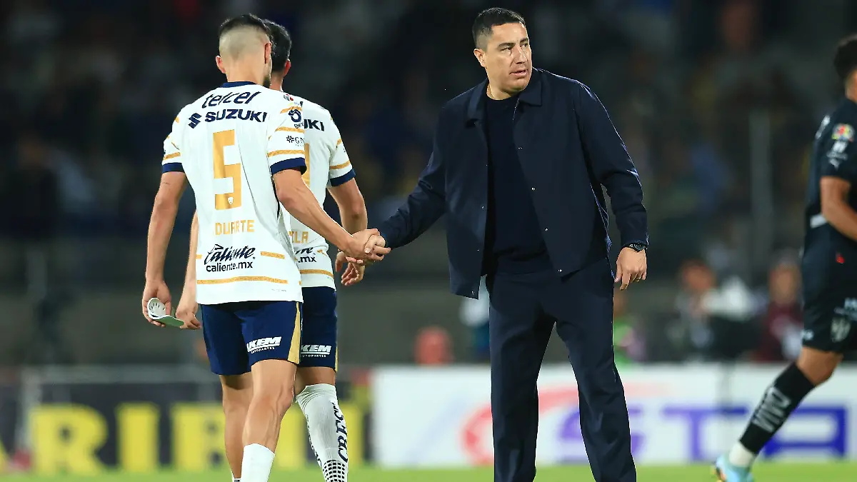 Efraín Juárez, técnico de Pumas salió molesto tras perder ante Rayados