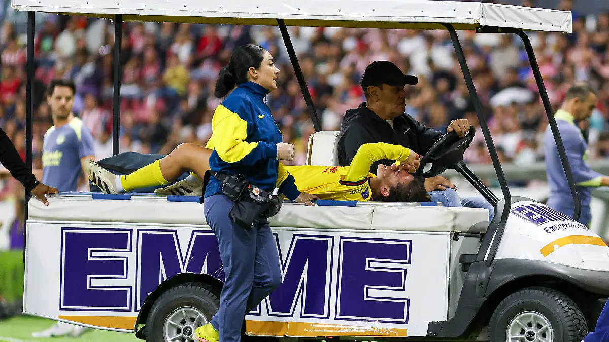 ylín Aviléz salió lesionada en el Clásico Femenil