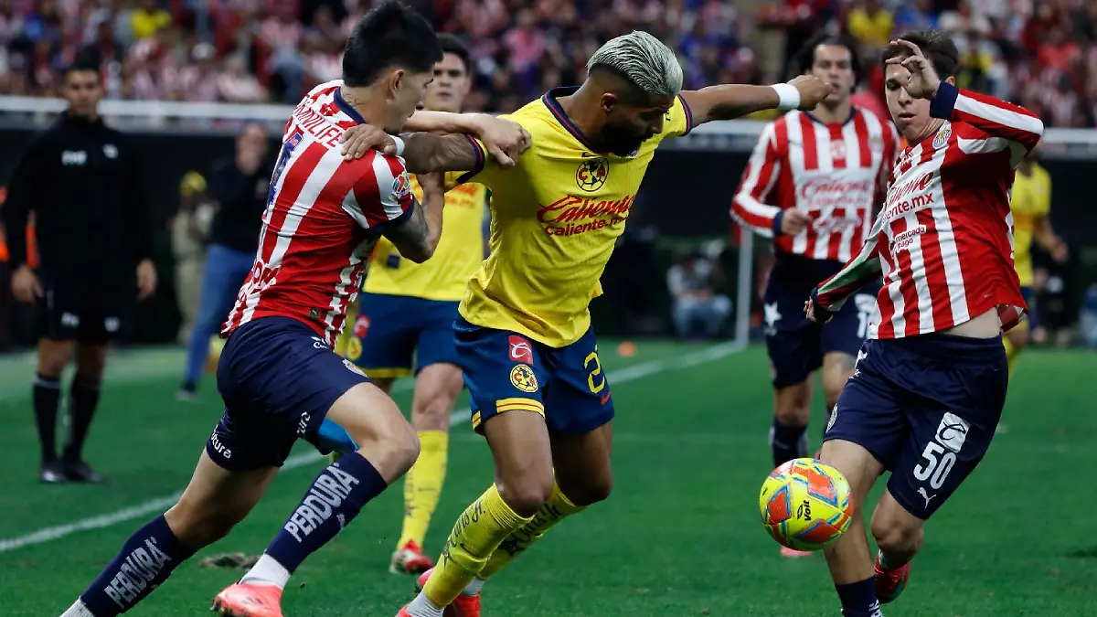 América no pudo ganarle a Chivas que jugó con uno menos / Foto: Erik Estrella / ENVIADO